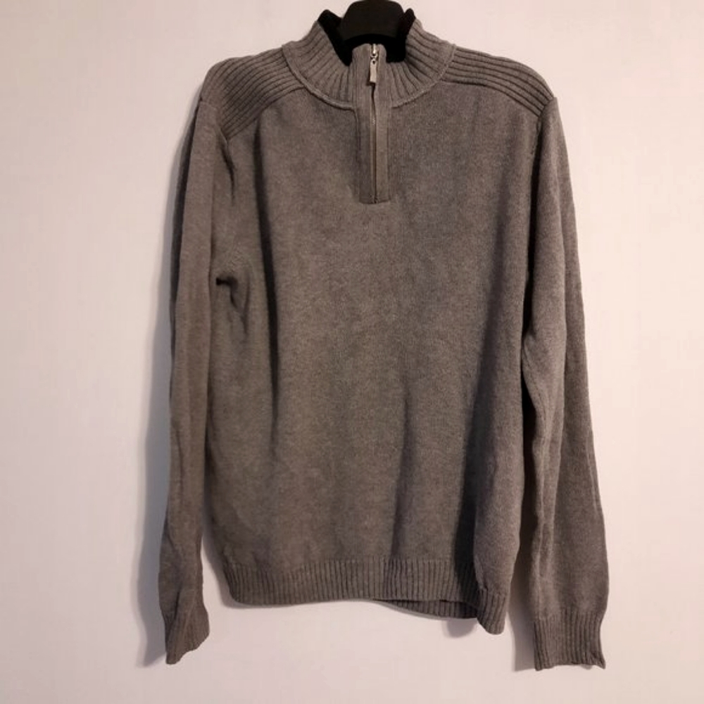 Mens sweater Gray and black 1/4 zip